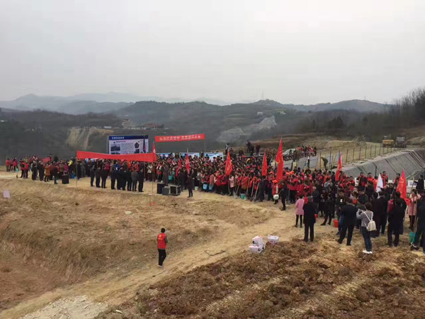 安康市漢陰縣綠豐現(xiàn)代農(nóng)業(yè)有限公司迎來漢陰縣千人義務(wù)植樹活動(dòng)